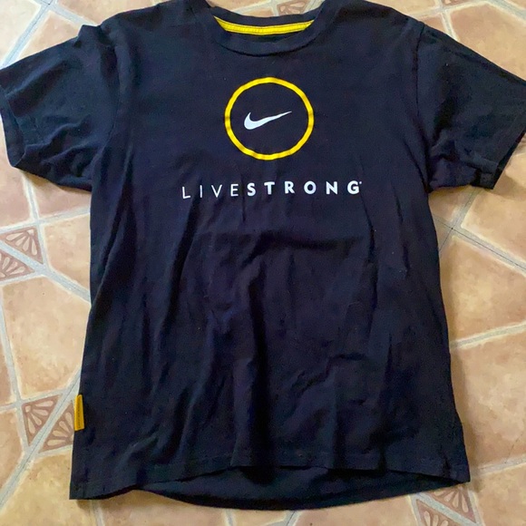 Black sports shirt - Picture 1 of 1
